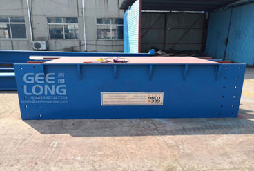 GeeLong mengekspor mesin press panas kayu lapis dan mesin penyebar lem dan meja angkat hidrolik